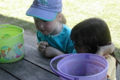 03-Egg-Hunt-girls