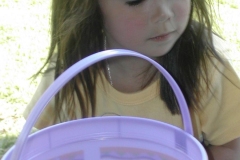 03-Egg-Hunt-yellow-shirt-girl-3